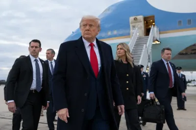 Trumps flygresor avslöjar vilka som formar hans valkampanj
