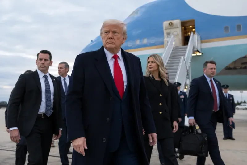 Trumps flygresor avslöjar vilka som formar hans valkampanj