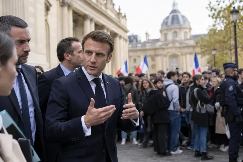 Emmanuel Macron utlovar reformer efter omfattande elevprotester