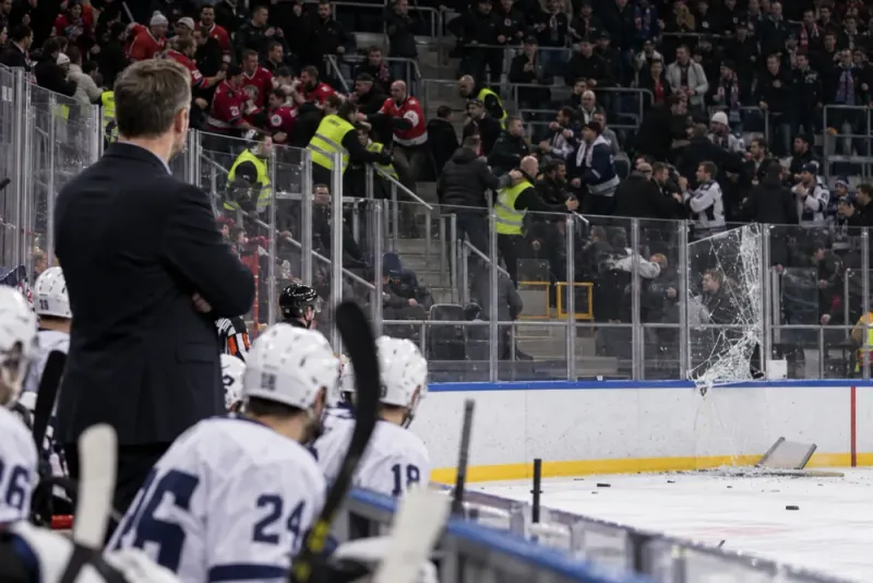 Roger Rönnberg mitt i våldsamt supporterbråk i Schweiz