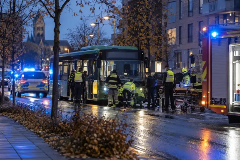 Allvarlig bussolycka i Lund – person påkörd