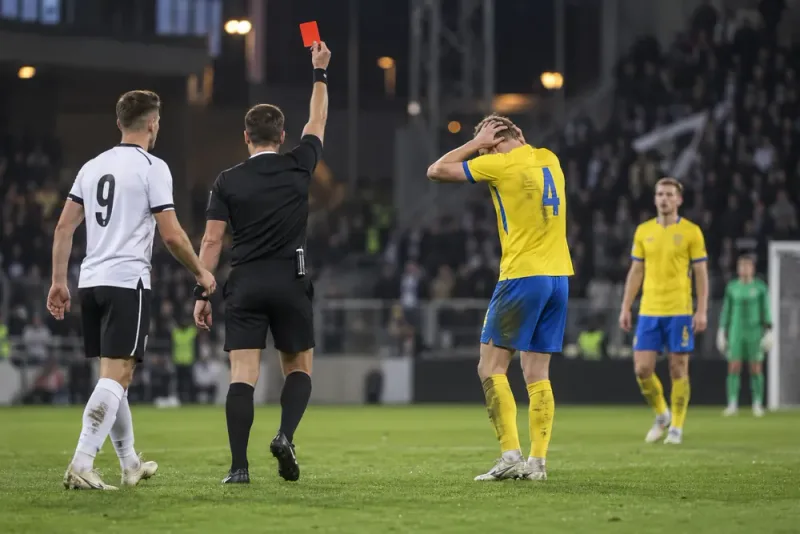 Rött kort sänkte Falkenberg mot Örebro