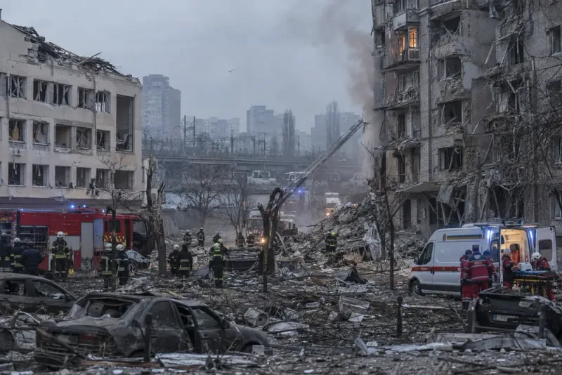 Minst en död i ryska angrepp mot Kiev