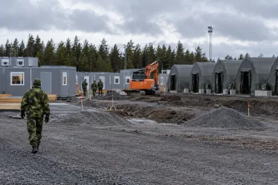 Bostadsbrist tvingar Försvarsmakten bygga tusen tillfälliga boendeplatser