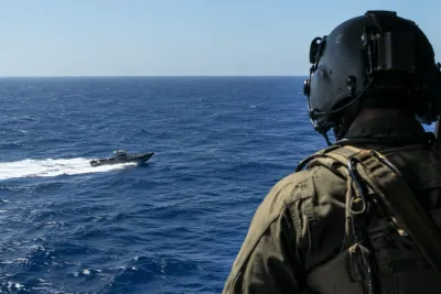 Fem personer dödades när USA attackerade båt i Stilla havet