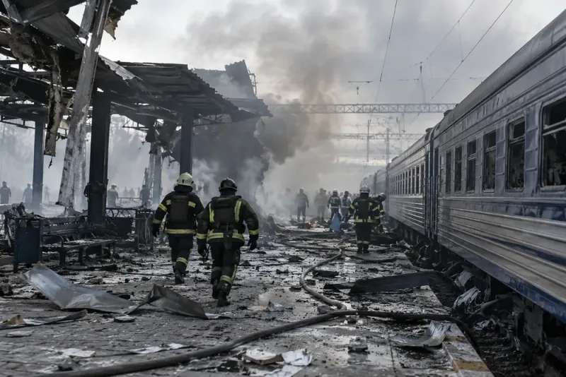 14 döda efter rysk drönarattack mot persontåg i Ukraina