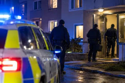 Fyra gripna efter misstänkt grovt rån i bostad