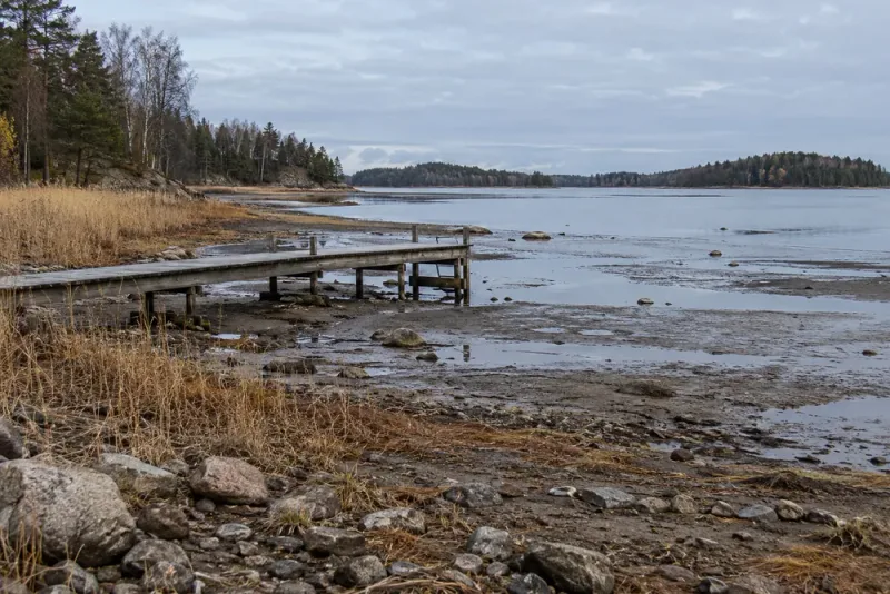 Torkan pressar sjöarna mot historiskt låga vattennivåer