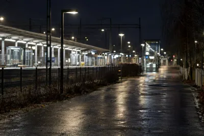 Fyra tonåringar åtalas efter misstänkt rasistiskt våldsdåd i Knivsta
