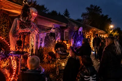 Halloweenbyggena på Hisingen lockar hundratals besökare