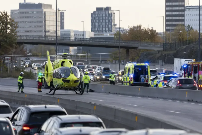 E4 stängdes efter sjukdomsfall – helikopter landade