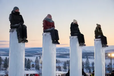 Fyra kvinnor klarade 51 timmar på isstolparna