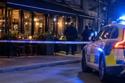 Polisen utreder mordförsök efter knivbråk på restaurang