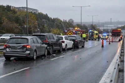 Fyra bilar krockade i Göteborg – väg avstängd efter olycka