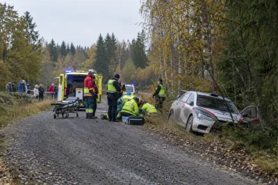 Person livshotande skadad efter påkörning under rally