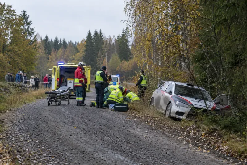 Person livshotande skadad efter påkörning under rally